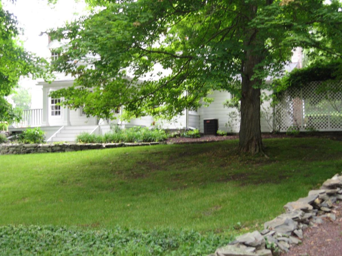 B&B On Seven Acres With Private Bed & Bath Clinton Corners エクステリア 写真